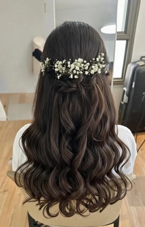 תסרוקת כלה חצי אסוף עם גיפסנית ותלתלים רכים - שרון פור